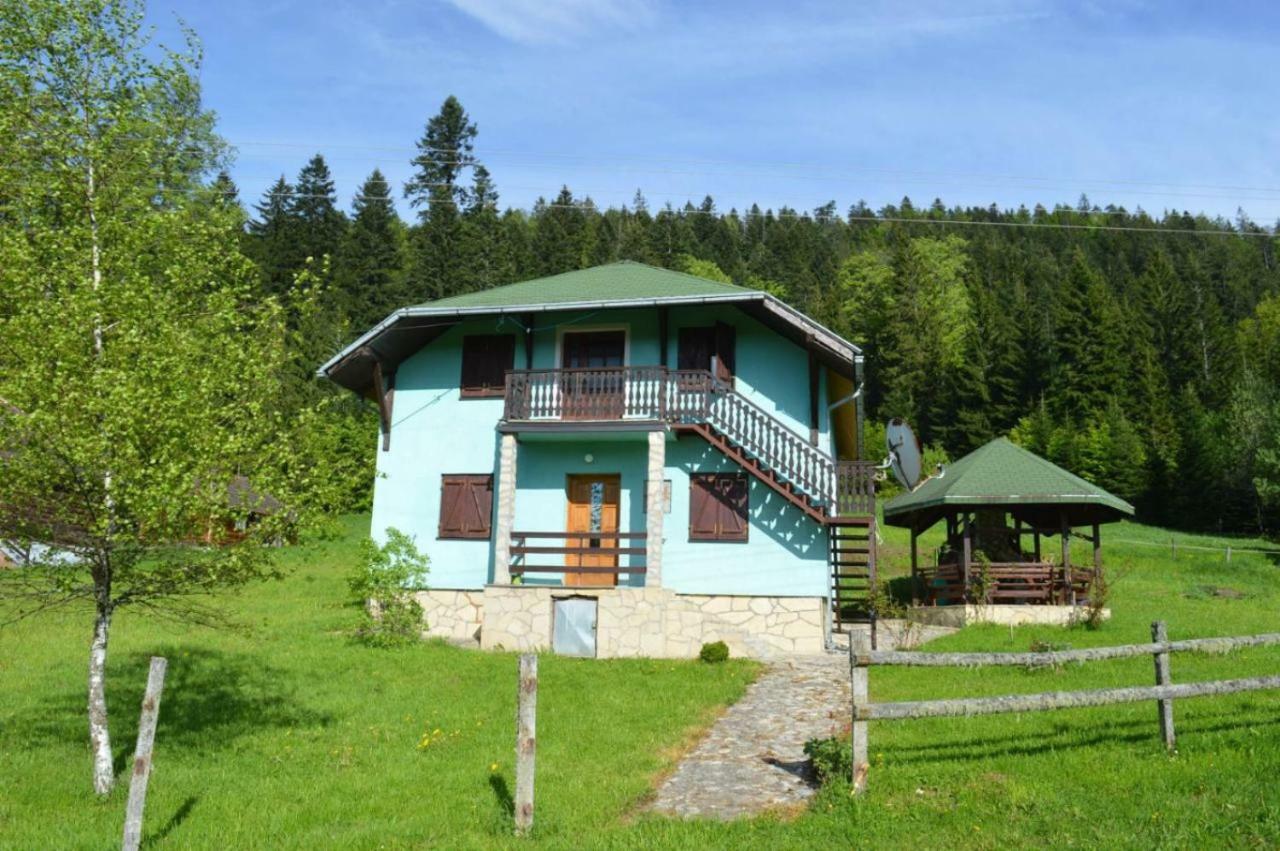 Mystic Forest Hostel Mitrovac Exterior photo